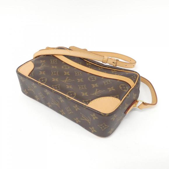 LOUIS VUITTON Brown Monogram Shoulder Bag - Picture 3 of 9